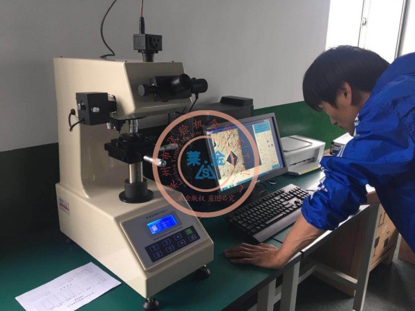 向日葵成人色板视频HVS-1000ACCT显微硬度计（带图像处理系统）被客户指定为质检仪器，培训现场